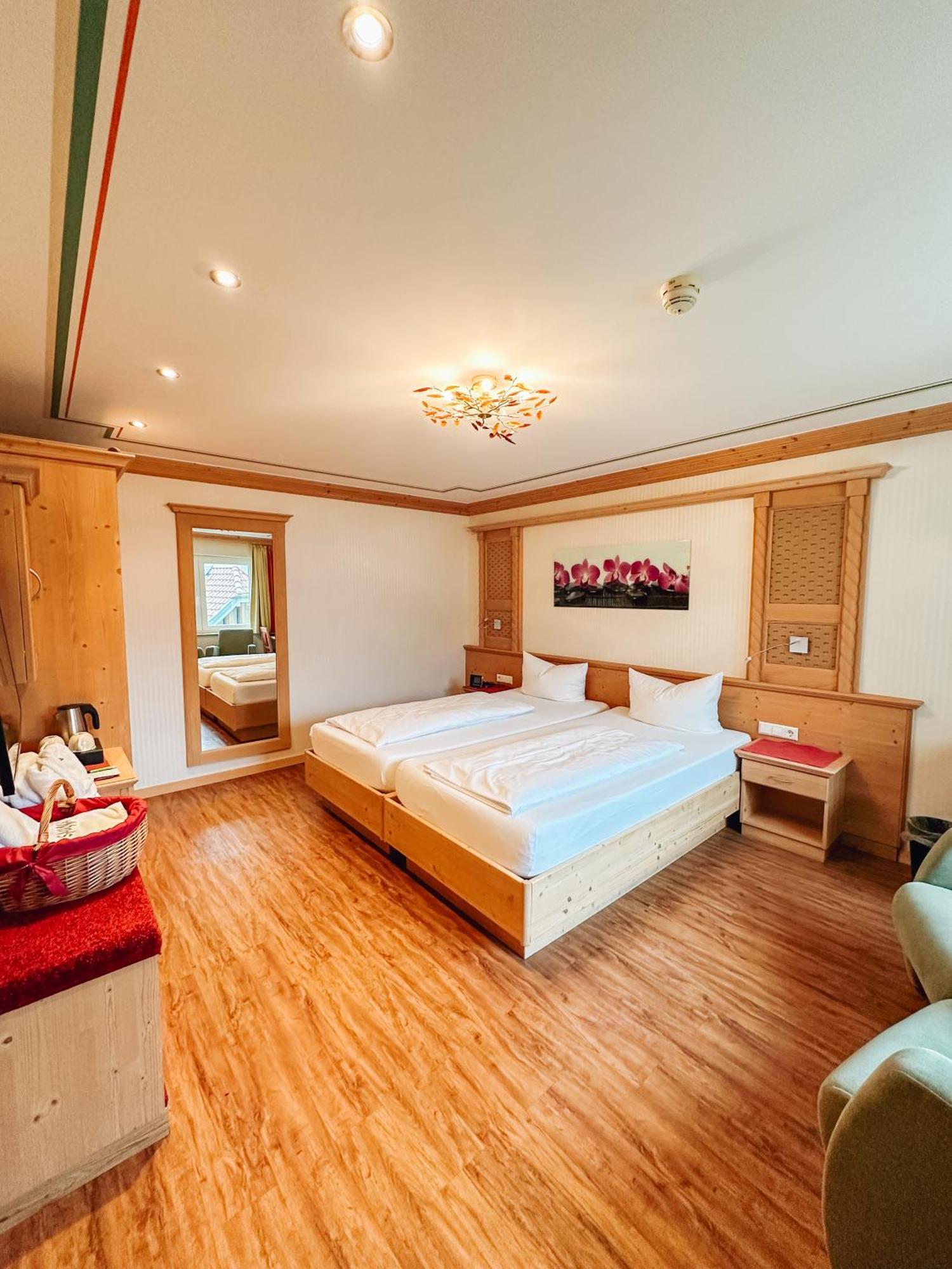 Hotel Schwarzwald-Resort Roessle ทอดท์โมส ภายนอก รูปภาพ